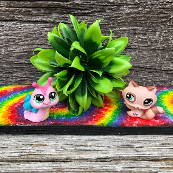 LPS pink Snail Cute Raccoon Littlest Pet Shop tiny collectible toy figure Y2K🐌 - Picture 3 of 12